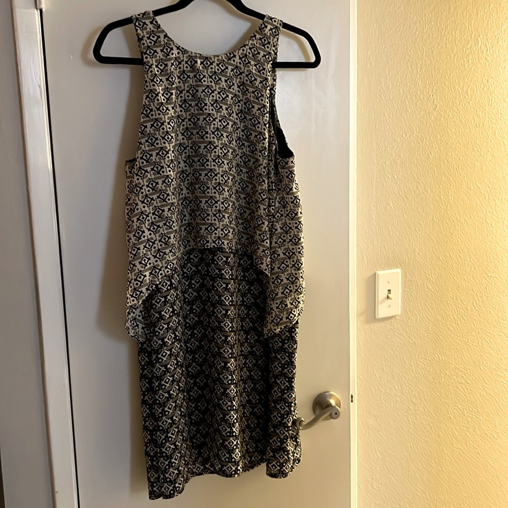 Cute one piece dress very flattering on